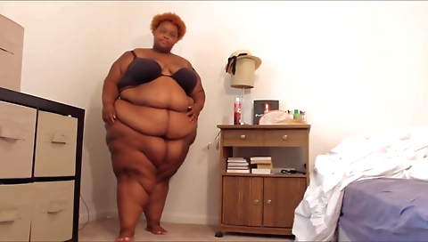 Yaya shows her big ass and tits on webcam solo video