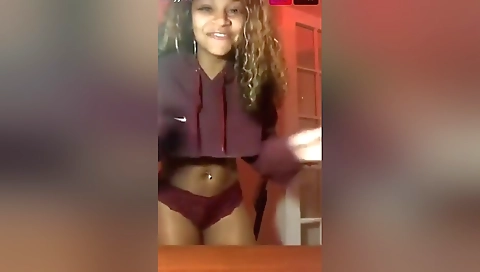 Ebony solo video shows her perfect tits and a lovely face