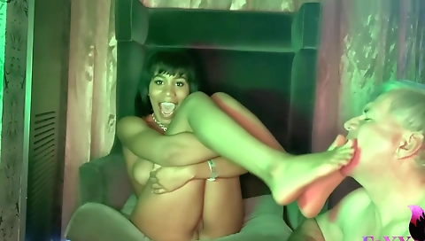 Black and ebony brunette sucks her feet in fetish video