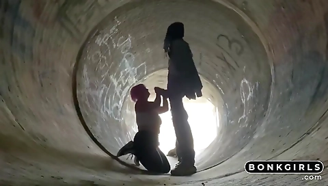 Amateur ebony girl makes a great blowjob with a huge cock