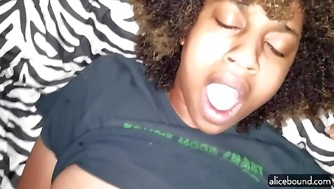 Amateurs hairy pussy gets fucked in the amateur porn video