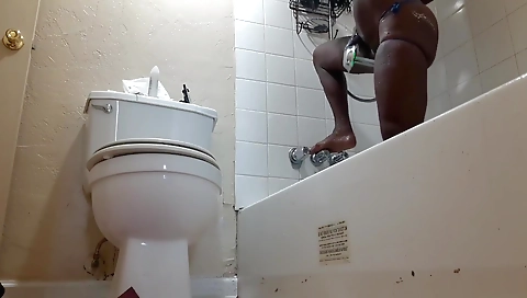 Ebony milf takes off her sexy skirt and puts on makeup video