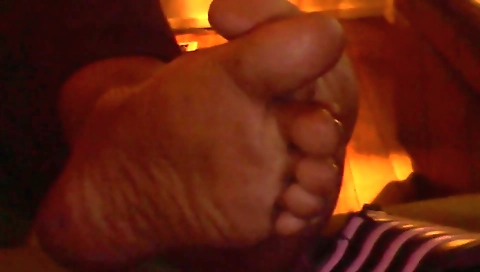 Ebony beauty shows her pink socks on in solo video