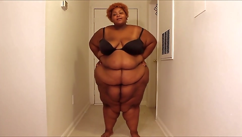 Ebony beauties huge boobs and booty in homemade solo video