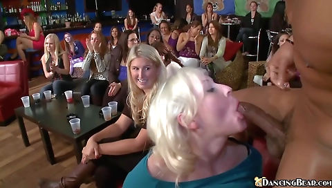 Ebony and blonde girl with a hot body fuck a big cock