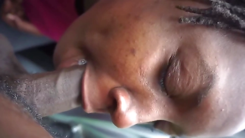 Ebony amateur babe with a deep throat gets a blowjob