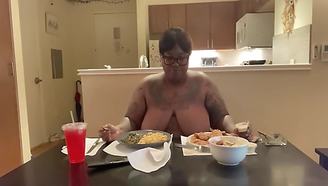 Ebony chick with a tattooed ass in a black t-shirt