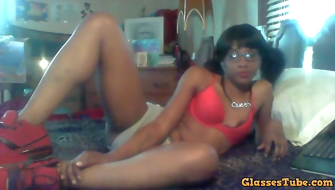 Ebony babe is enjoying herself by taking a handjob