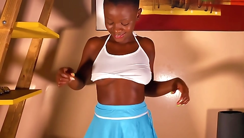 Ebony babe with a large fat booty gets out on the webcam