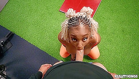 Mimi Curvaceous Tenacious And Curvaceous / 17.2.2020
