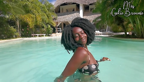 I'm getting a nice massage in the pool in my amateur video